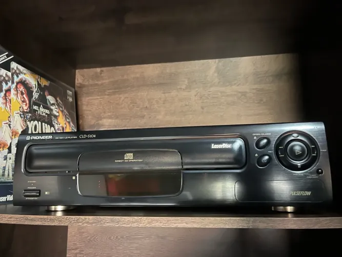 Laserdisc Pioneer CLD-S104