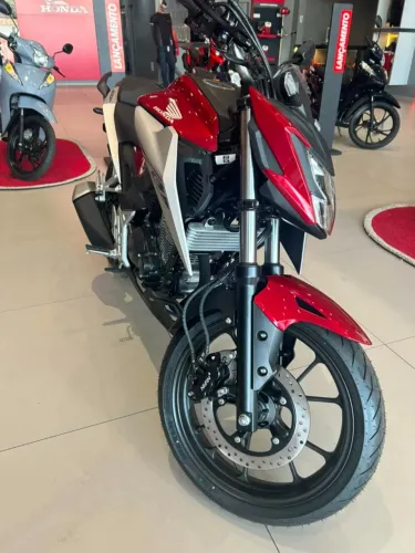 CB 300 2026