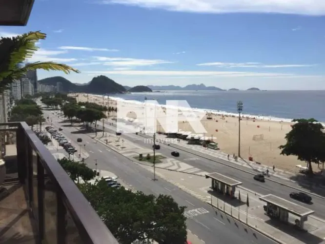Apartamento - / Residencial / Copacabana