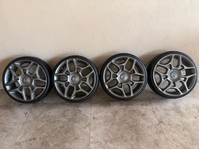 Jogo de rodas aro 18 Wolverine com pneus novos em excelente estado