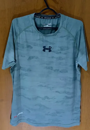 Camisa Compressão Under Armour HeatGear tamanho M