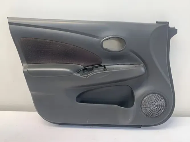 Forro Porta Dianteiro Esquerdo Nissan Versa Sv 2015 2019