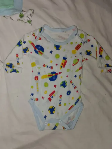 Kit 4 bodys Tamanho P de menino 