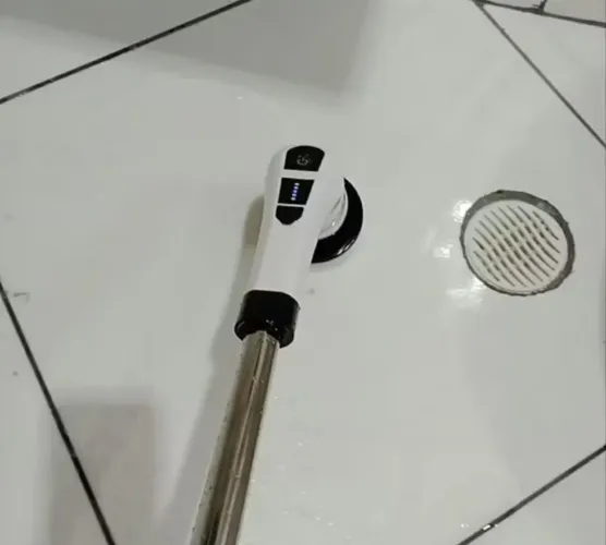 Escova de limpeza de banheiro e casa
