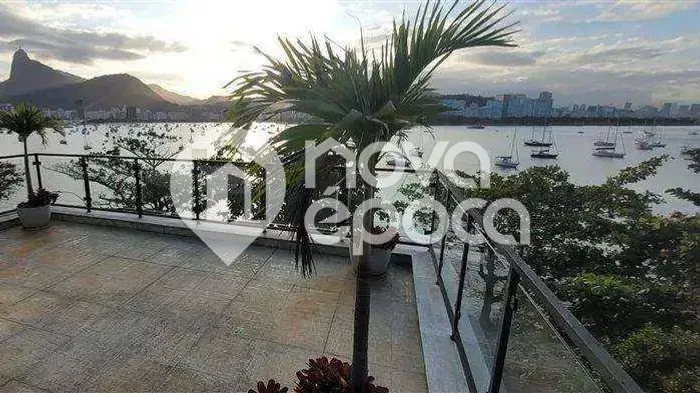 Urca | Casa 4 quartos, sendo 2 suites
