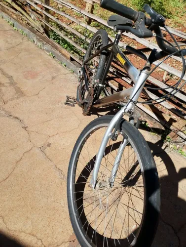 Bicicleta aro 26 semi novo