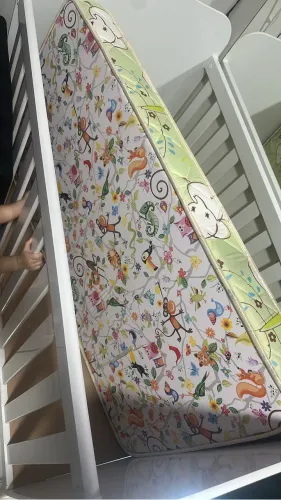 Berço com rodinha praticamente NOVO + colchão 