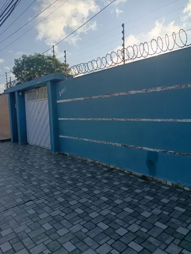 Ótima casa de esquina no conjunto Santa Catarina para alugar.
