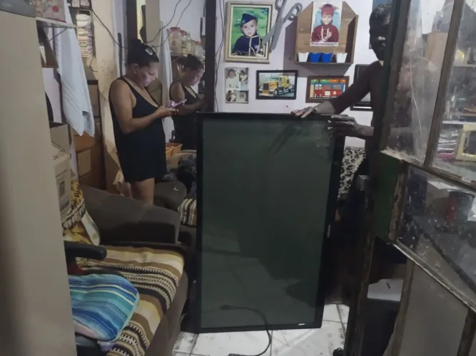 Vendo TV sansung tela fechando LCD 51 polegadas sansung para retirar pecas