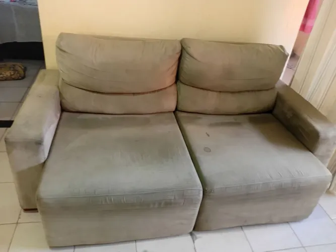 Tenho um sofá cama pra vender conservado
