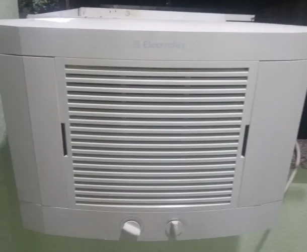 Eletrolux 7.500 220v gelando + suporte 
