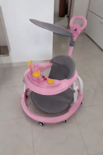 Andador com brinquedo musical