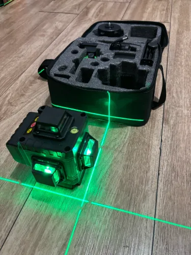 Nível a laser 16 linhas, acompanha 2 bateria mas acessórios.