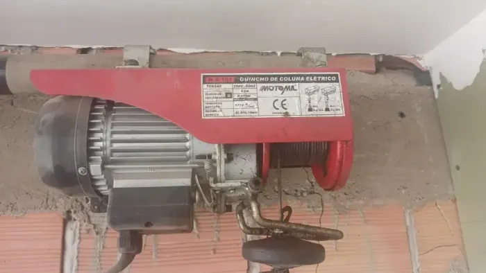 Guincho Elétrico Motomil 200kg Coluna H-a 101 - Elevação max. 12 metros