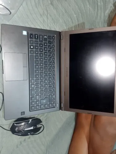 Vende-se um notebook