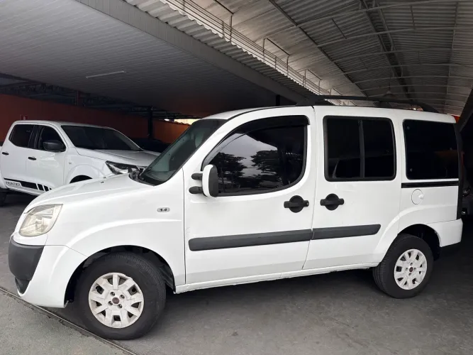 Fiat Doblo Attractive 1.4 Fire Flex 8V 5P 2012