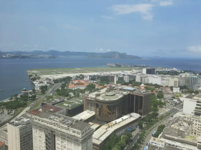 Maravilhosa sala comercial no edifício Cândido do Mendes - Vista mais bonita da cidade mar