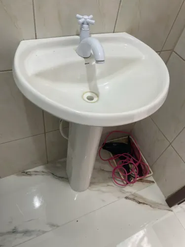 Pia com torneira