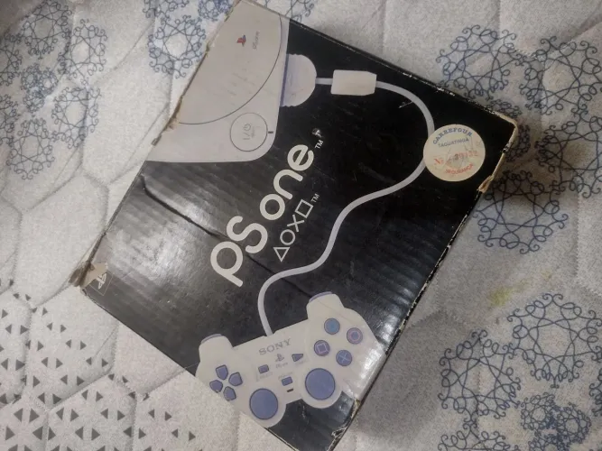 Playstation one na caixa