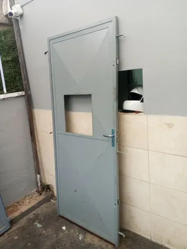 Portão reforçado para delivery 