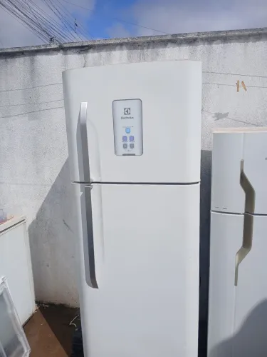 Vende geladeira Electrolux modelo tf52 completa 459 litros muito linda...
