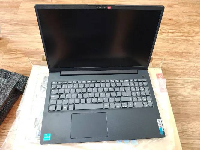 Notebook Lenovo V15 IRU - Novo aberto somente para demonstração
