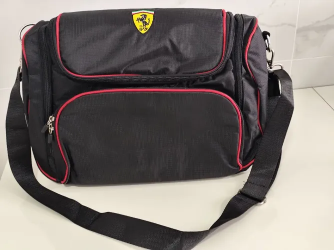 Bolsa Mala Scuderia Ferrari Oficial - Nova nunca usada. (40x30x20)