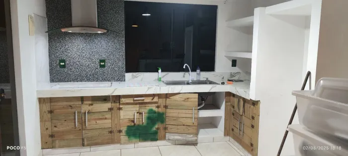 Alugo casa para mulher