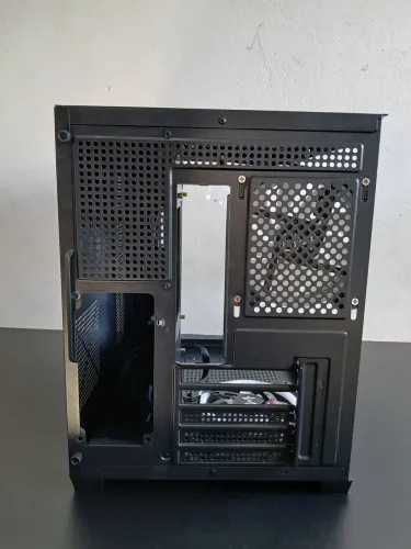 Gabinete Gamer Mancer CV105 + Kit 4 Fans Wovibo RGB com Controladora Completa