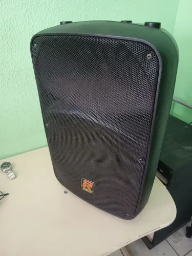 Caixa de som amplificada