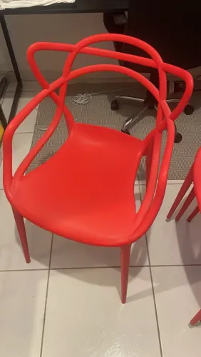 Kit 4 cadeiras / vermelhas de polímero