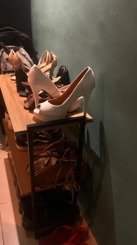 Sapateira estilo industrial semi nova
