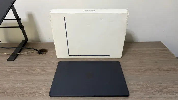 MacBook Air m2 15 8GB 512gb armazenamento.