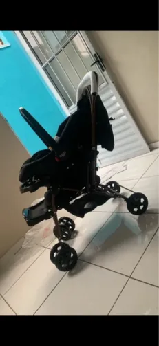 Vende-se bebê conforto e carrinho , semi novo , usado poucas vezes