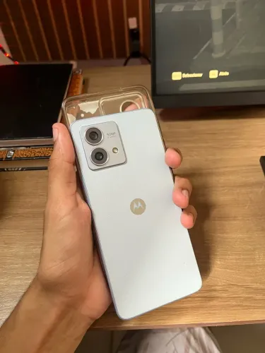 Vendo Moto G84 256GB. Poucos meses de uso. Excelente estado.