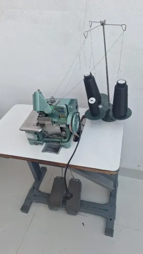 Maquina de costura overloque