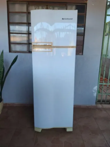 Vendo geladeira semi nova