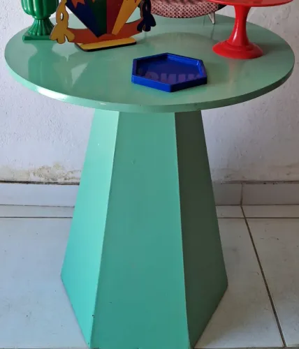 Mesa redonda para decoração de festas