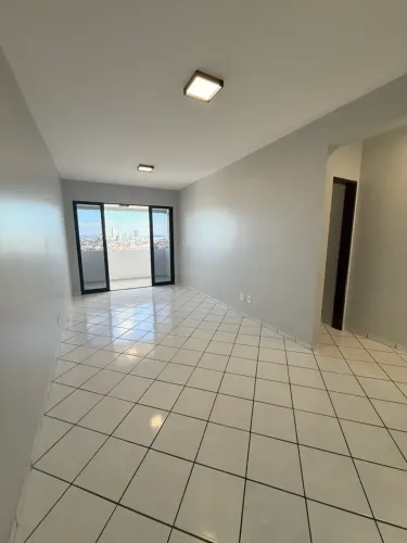 Apartamento com 95 metros ( 3 quartos e dependencia de empregada)