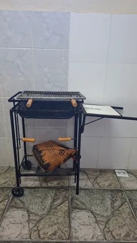 Churrasqueira de Carrinho com Rodinhas + Brinde - Desapego Urgente!