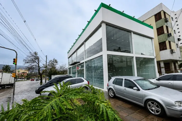 Loja de esquina para alugar no Jardim Botânico com 500m² e 10 vagas