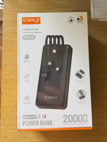 Power Bank A?Gold 20.000 mAh com Cabos Integrados 3.1A