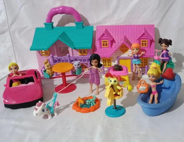 Lotinho de mini brinquedos diversos e 5 bonequinhas Polly