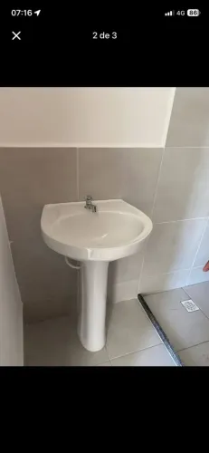 Vende-se Pia de banheiro nova com coluna