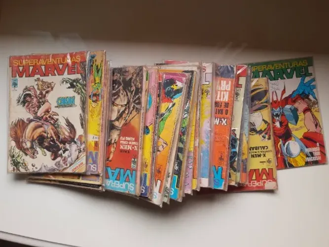 Coleção Superaventuras Marvel com várias edições em bom estado.