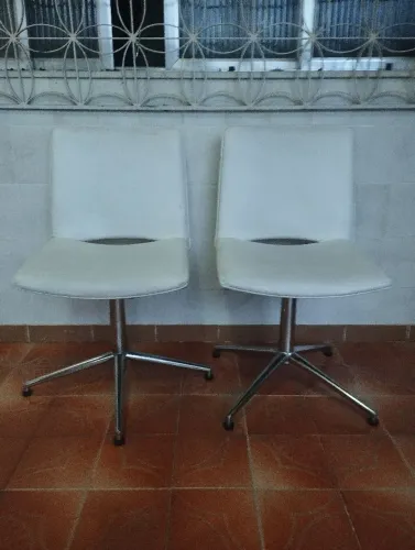 Cadeiras faixas giratória