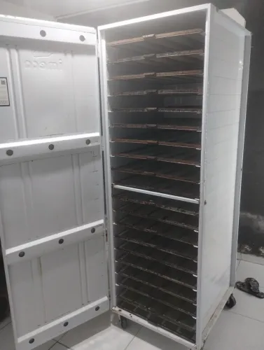 Armario para Padaria/Pizzaria com assadeiras