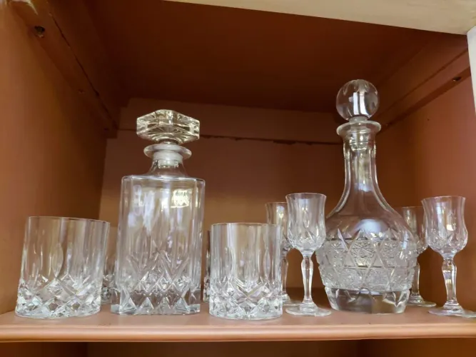 Conjunto completo de taças e garrafas de cristal italiano