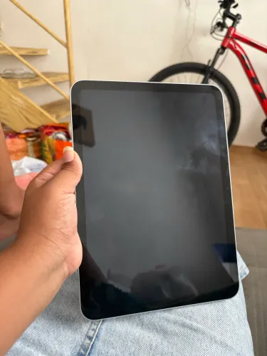 Vendo ipad 11 a16 128g com garantia da Apple até maio 2027