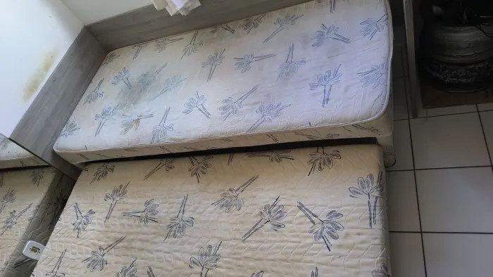 Vendo cama de solteiro duplex a cama de cima med.190x87cm, a cama de baixo med.1, 75x77cm